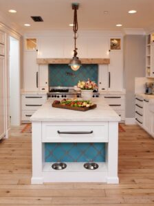 KITCHEN ISLAND FEEDING NOOK